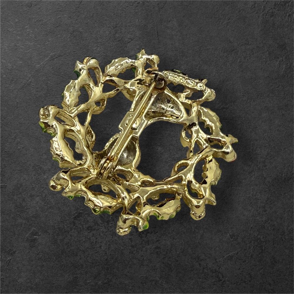 Vintage Holiday Reindeer Christmas Wreath Brooch Goldtone Enamel Signed Gerry’s - Picture 5 of 6